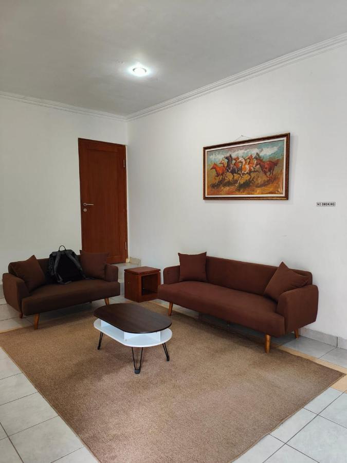 Adiputra Guesthouse 2 By Homiq Ngabean エクステリア 写真